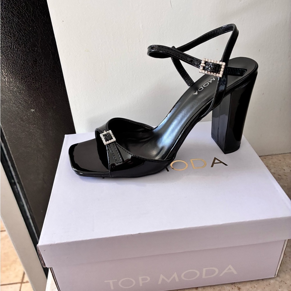 TOP Moda Women's Glossy Black Block Heels